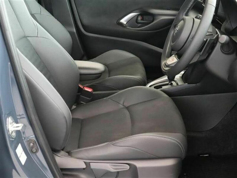 YARIS CROSS-17