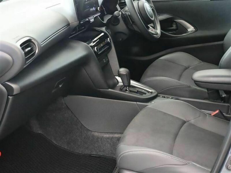 YARIS CROSS-19