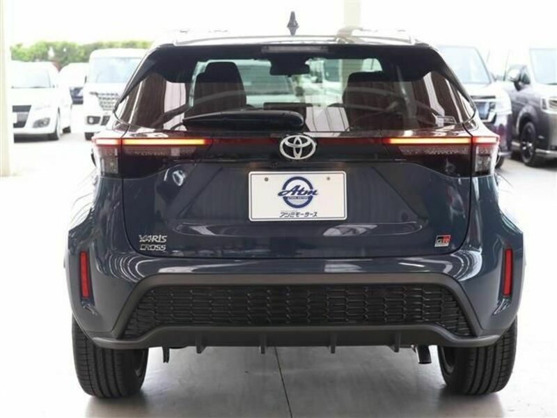 YARIS CROSS-27