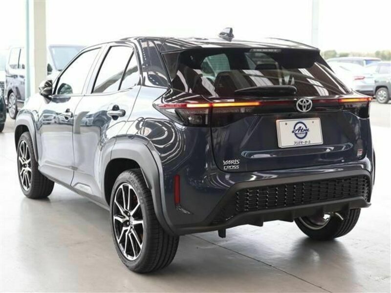 YARIS CROSS-28