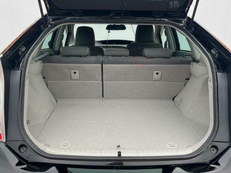 PRIUS-8