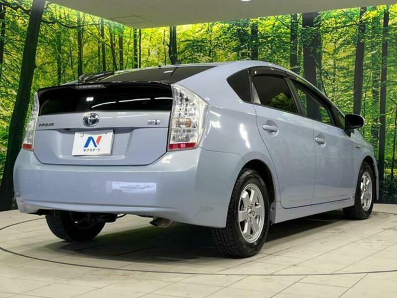 PRIUS-17