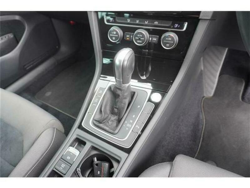 GOLF VARIANT-7