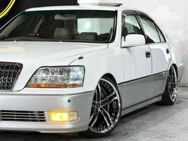 CROWN MAJESTA-8