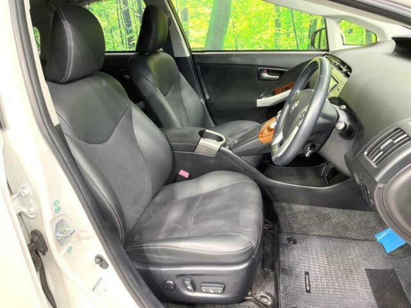 PRIUS-8