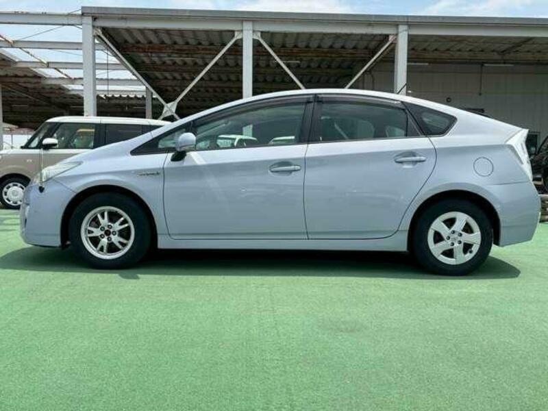 PRIUS-17