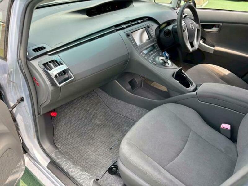 PRIUS-12