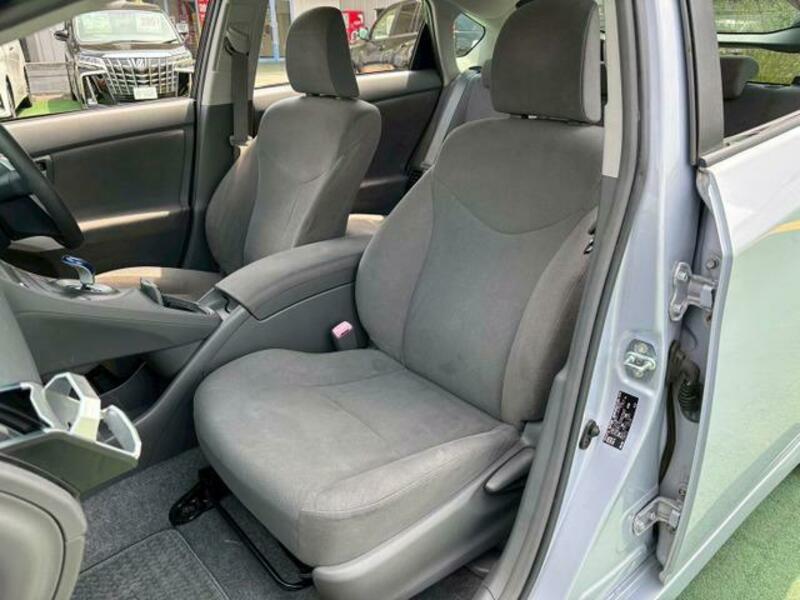 PRIUS-13