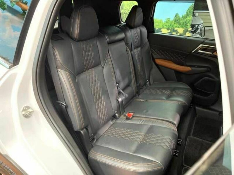 OUTLANDER PHEV-12
