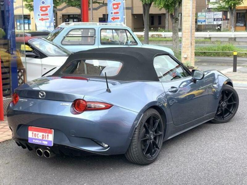 ROADSTER-1