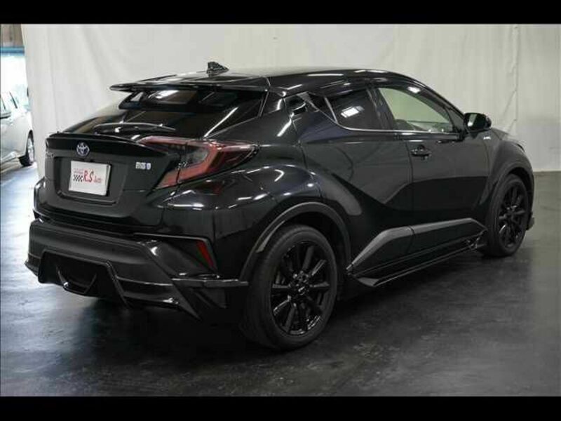 C-HR-8