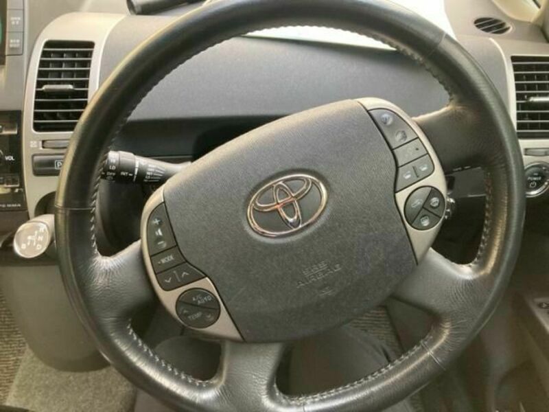 PRIUS-21