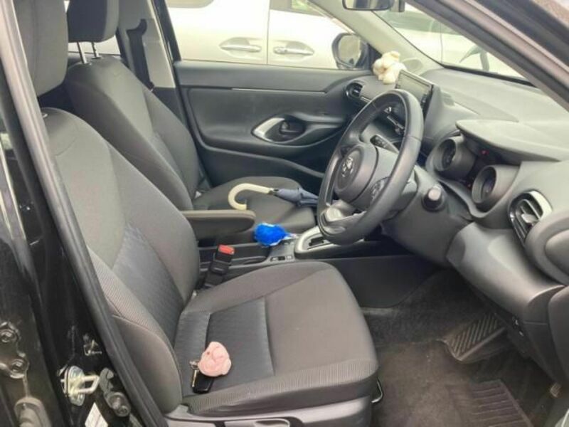 YARIS CROSS-10