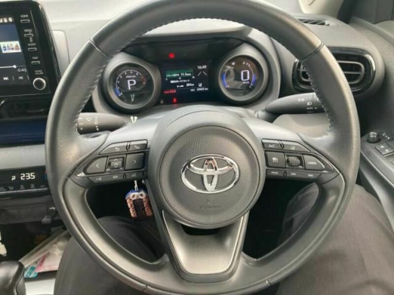 YARIS CROSS-11