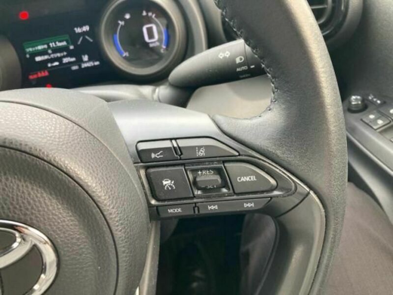 YARIS CROSS-12
