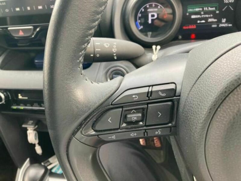 YARIS CROSS-13