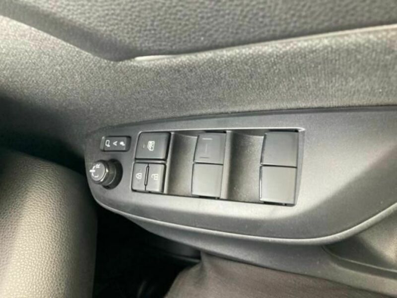 YARIS CROSS-14
