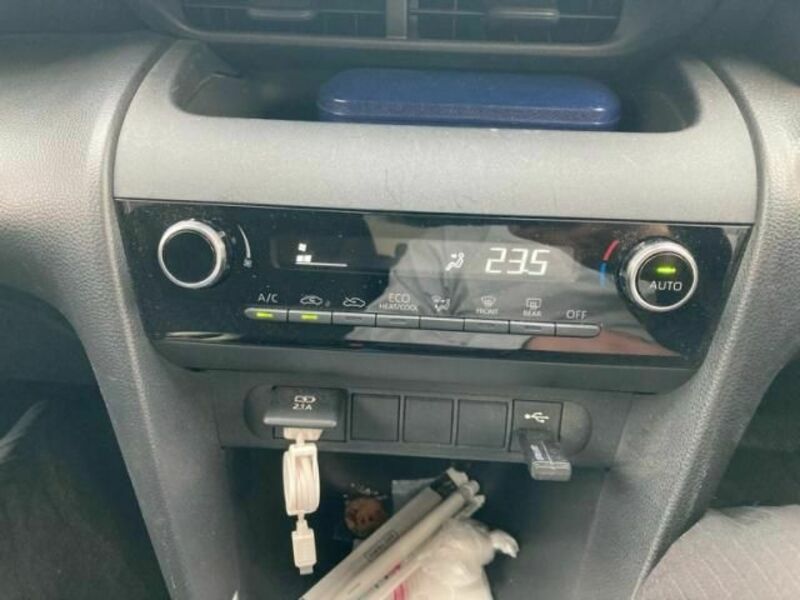 YARIS CROSS-15