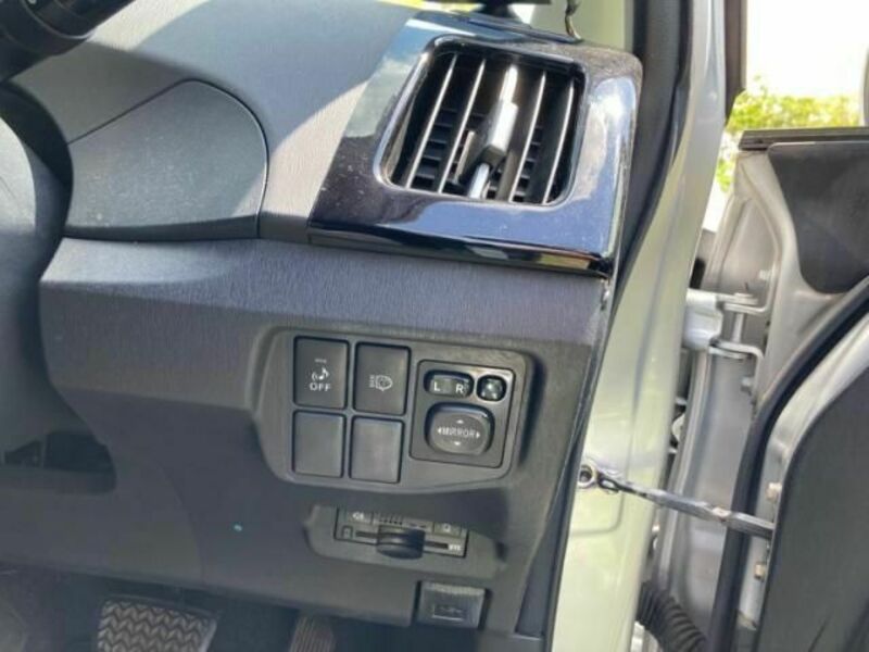 PRIUS-12