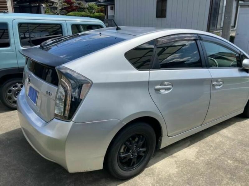 PRIUS-4