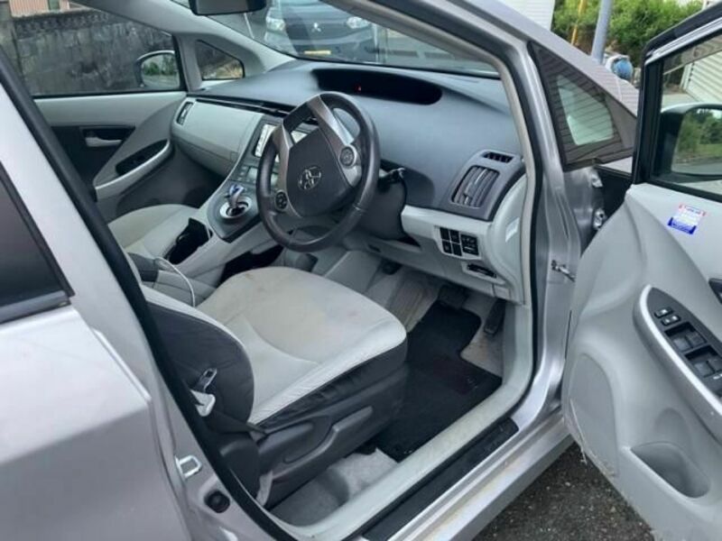 PRIUS-8