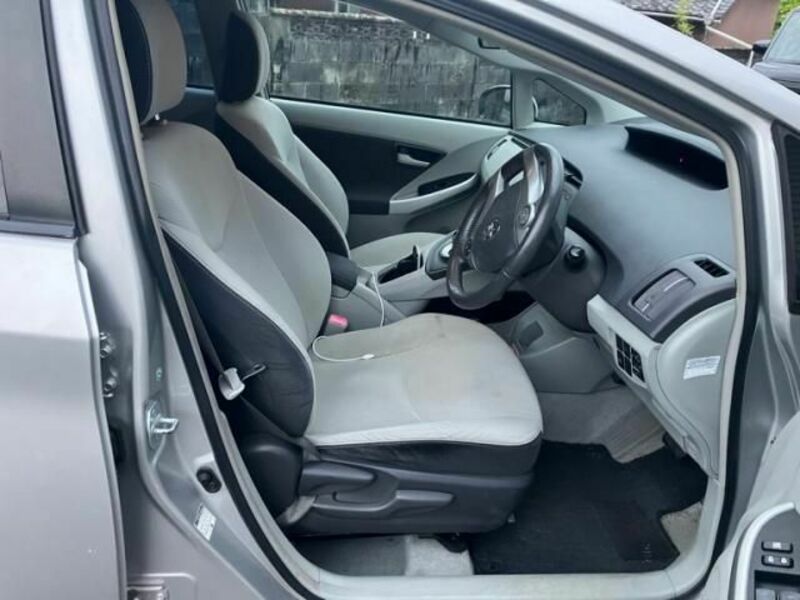 PRIUS-9