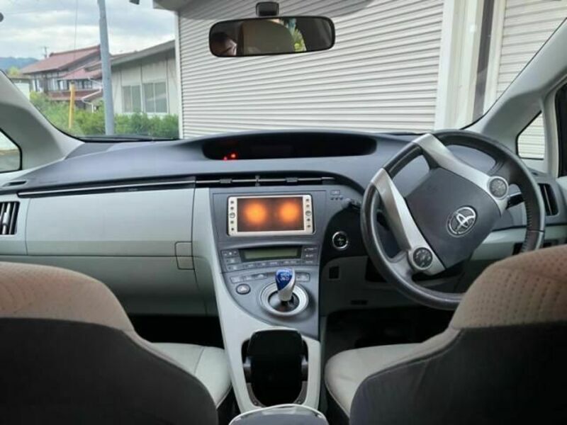 PRIUS-12