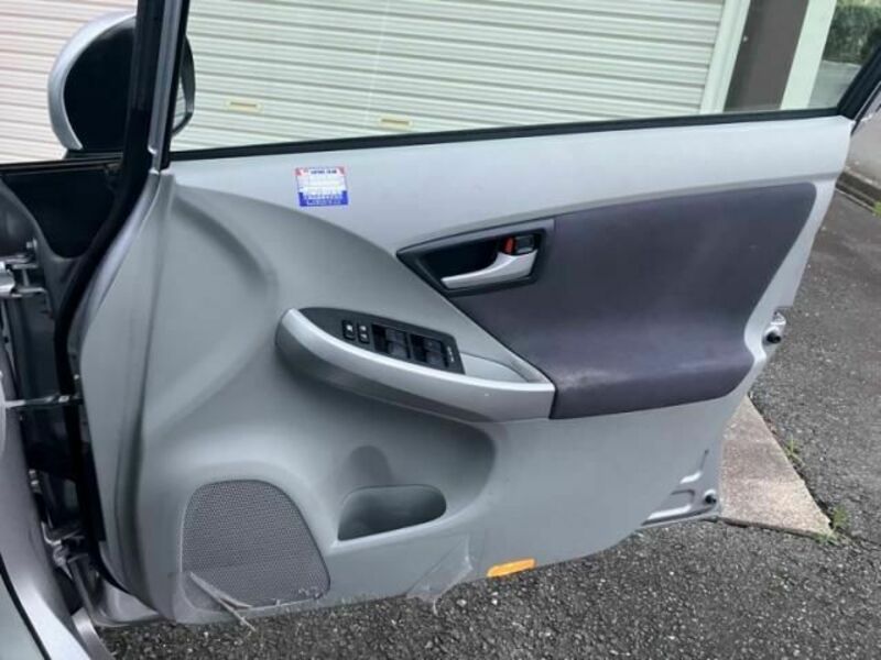 PRIUS-17