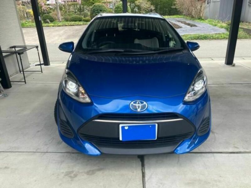 TOYOTA　AQUA