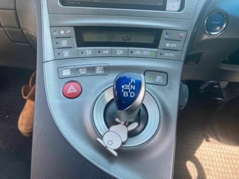 PRIUS-17