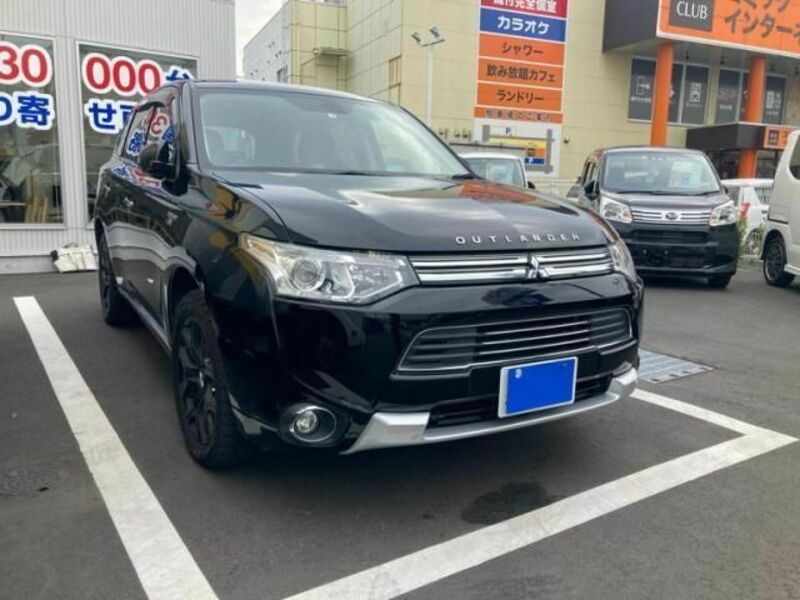 MITSUBISHI　OUTLANDER PHEV