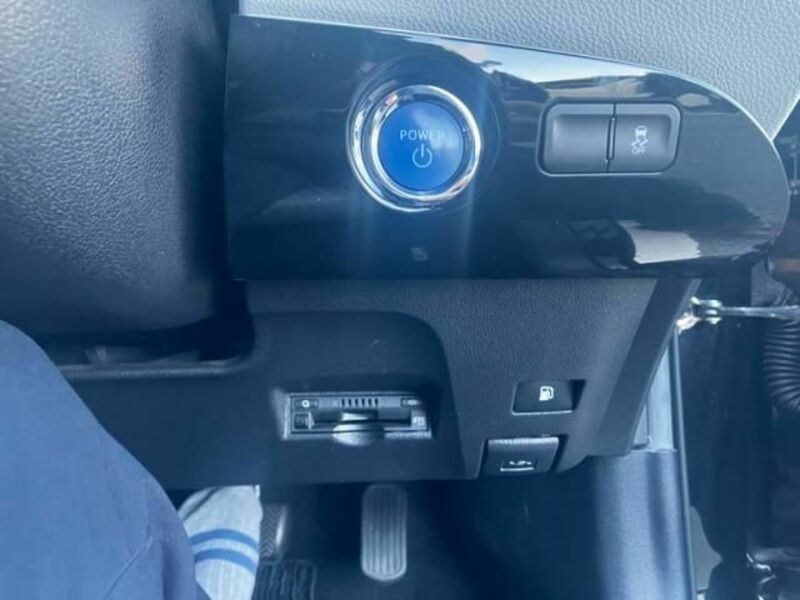 PRIUS-17