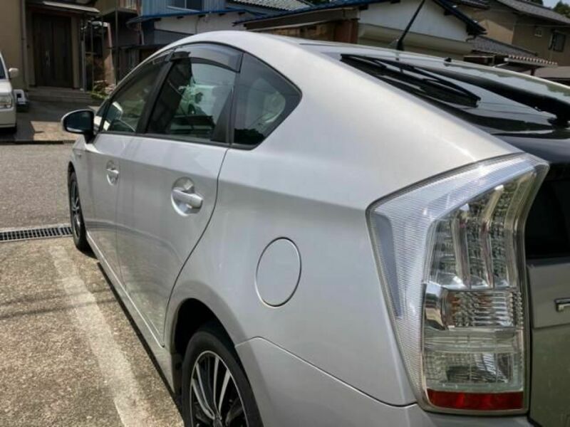 PRIUS-4