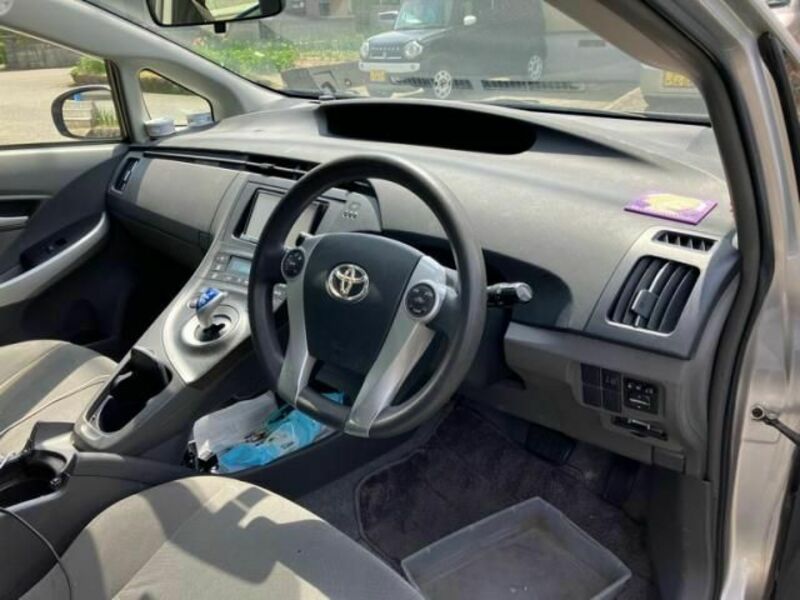 PRIUS-9