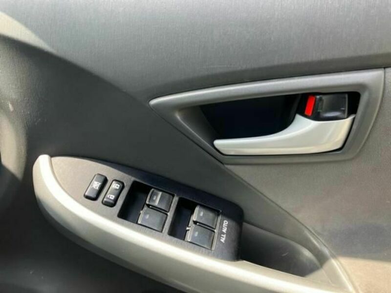 PRIUS-16