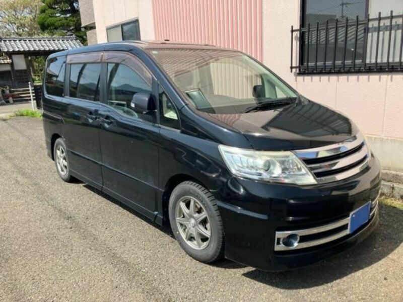 NISSAN　SERENA