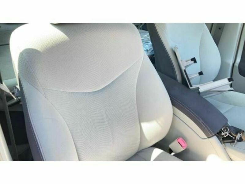PRIUS-10