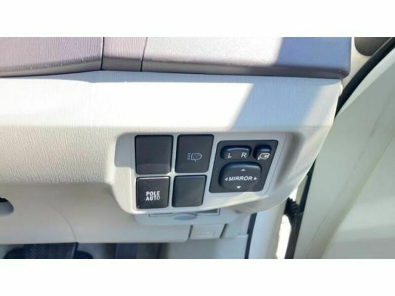 PRIUS-16
