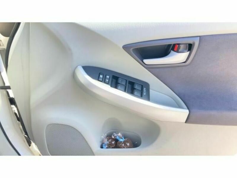 PRIUS-17