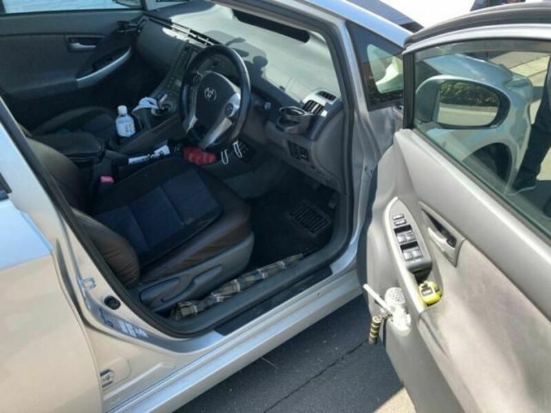 PRIUS-16
