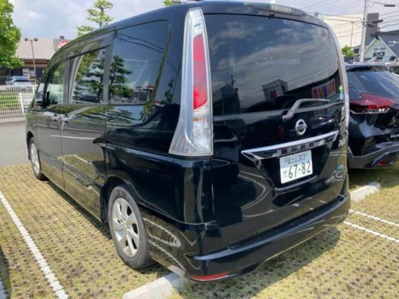 NISSAN　SERENA