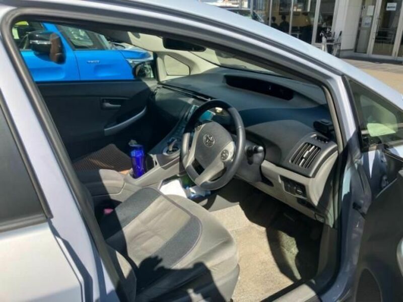 PRIUS-10