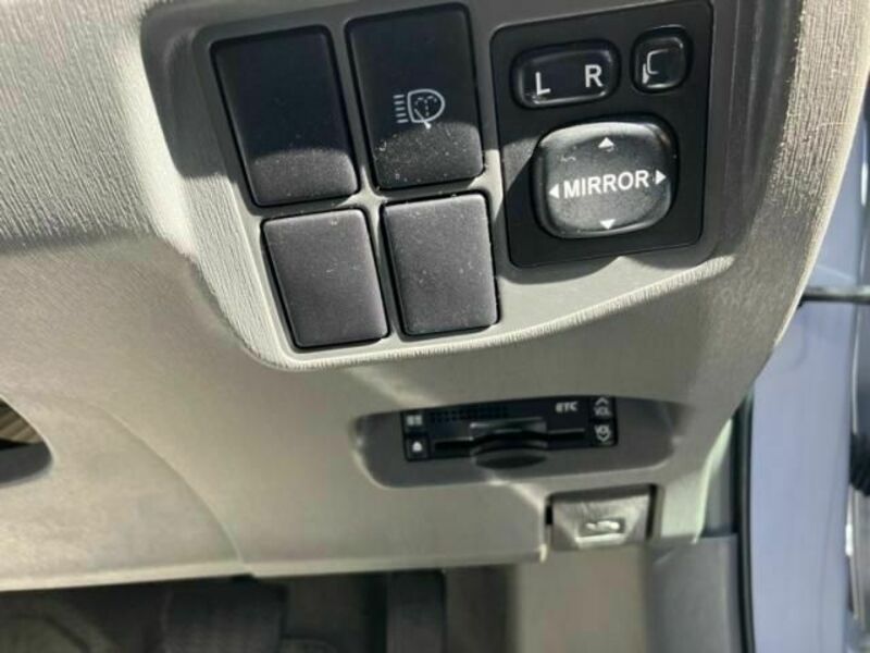 PRIUS-13
