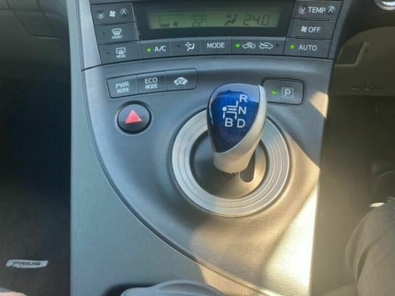 PRIUS-17