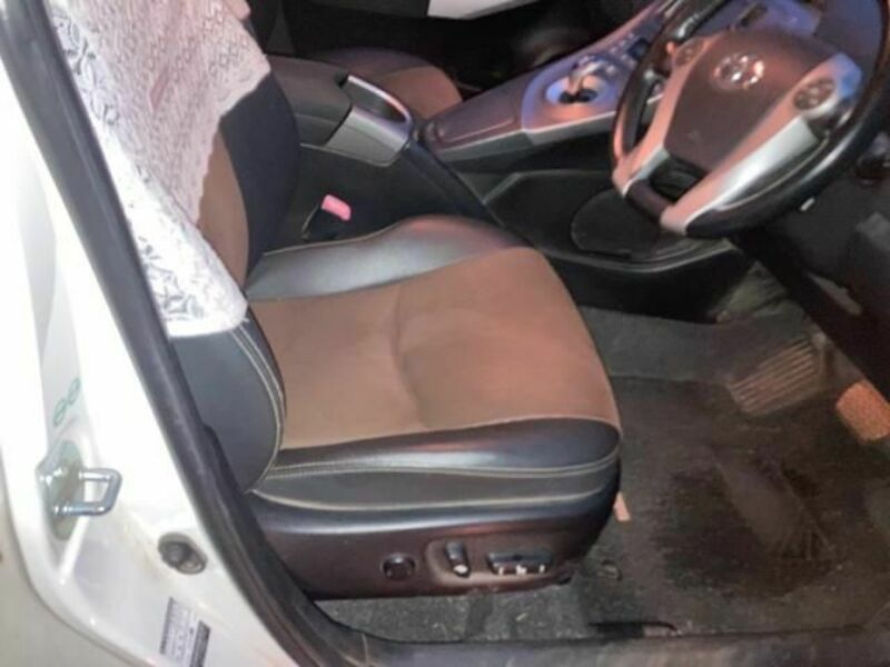 PRIUS-12