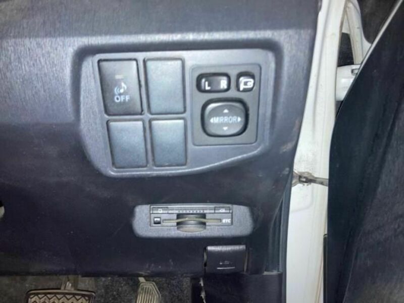 PRIUS-19