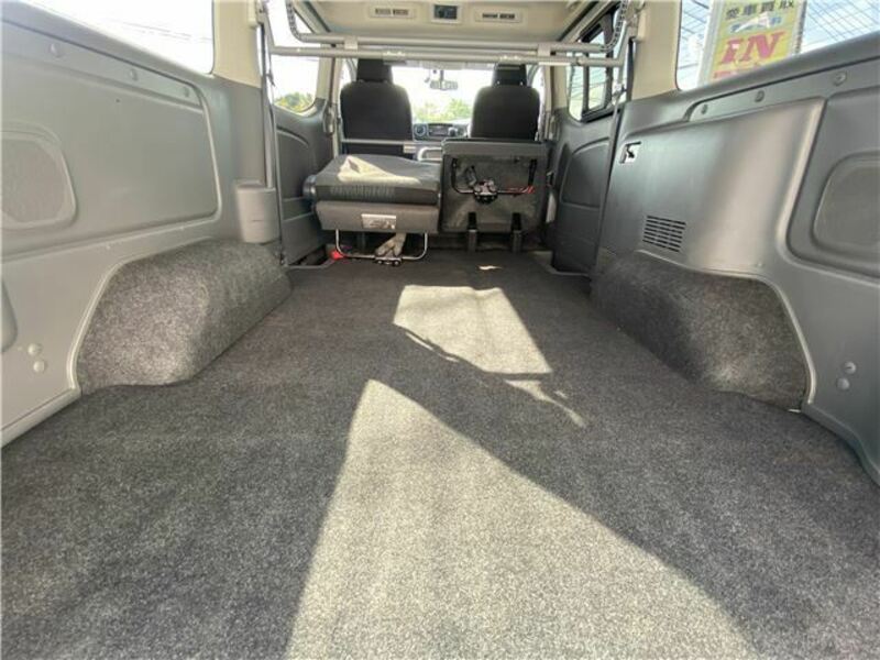 NV350 CARAVAN-31