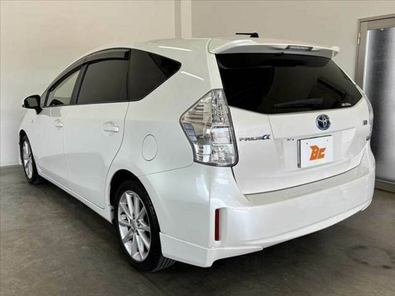 PRIUS ALPHA-12