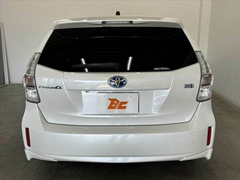 PRIUS ALPHA-13