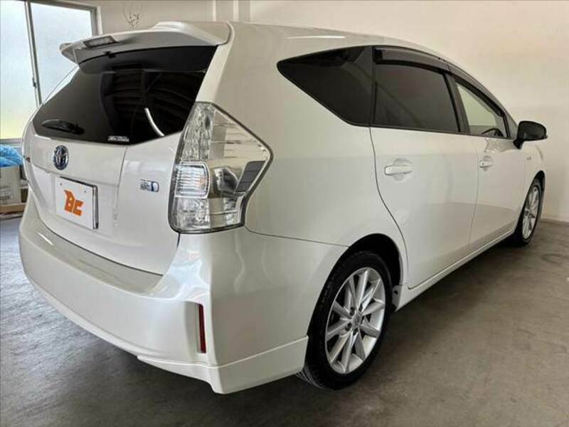 PRIUS ALPHA-14